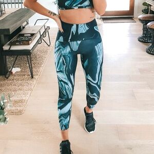 SPANX Booty Boost Legging Blue Marble High Rise Medium